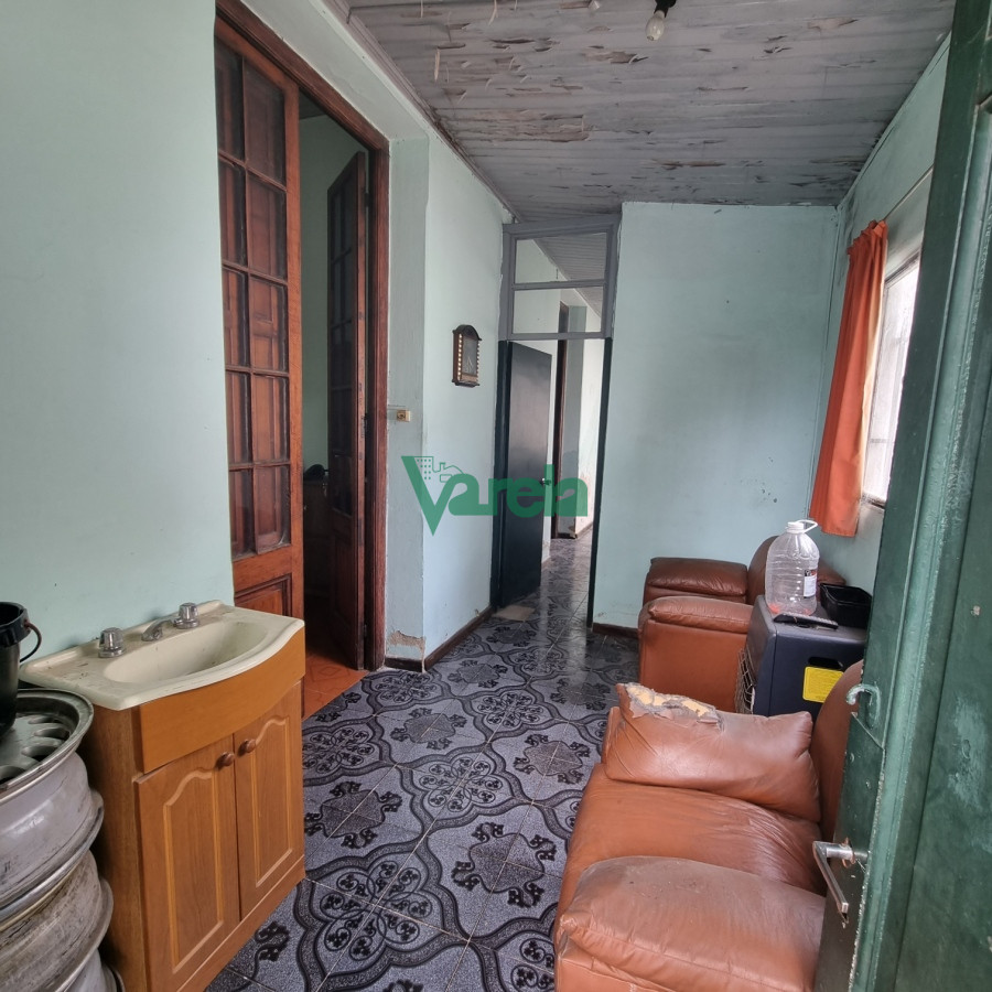 Local Comercial ID.22018 - Venta de galpon con casa de 2 dorm Camino Maldonado a metros