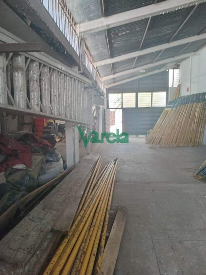 Local Comercial ID.22920 - Galpon en venta con amplio terreno y muy buen punto