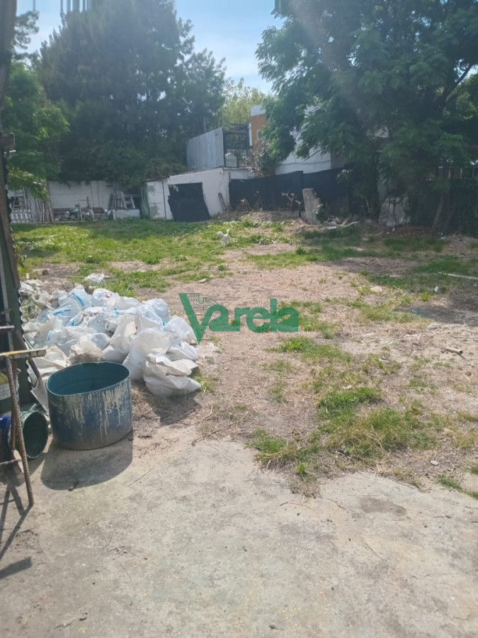 Local Comercial ID.22920 - Galpon en venta con amplio terreno y muy buen punto