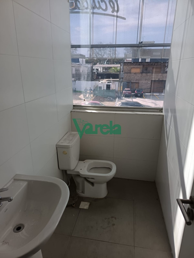 Local Comercial ID.23121 - Local comercial, alquiler Camino Carrasco, esquina, Malvin Norte