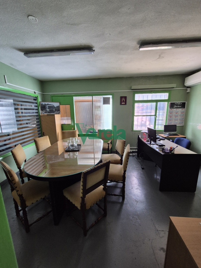 Local Comercial ID.22545 - Venta local en 3 plantas 700 mts2, Agraciada esq San Fruscuoso