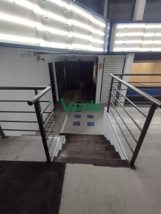 Local Comercial ID.22449 - Local en alquiler Cordon 3 plantas, gran deposito o varios rubros