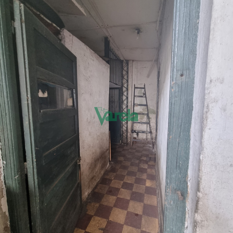 Local Comercial ID.22018 - Venta de galpon con casa de 2 dorm Camino Maldonado a metros
