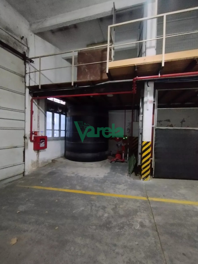 Local Comercial ID.22449 - Local en alquiler Cordon 3 plantas, gran deposito o varios rubros