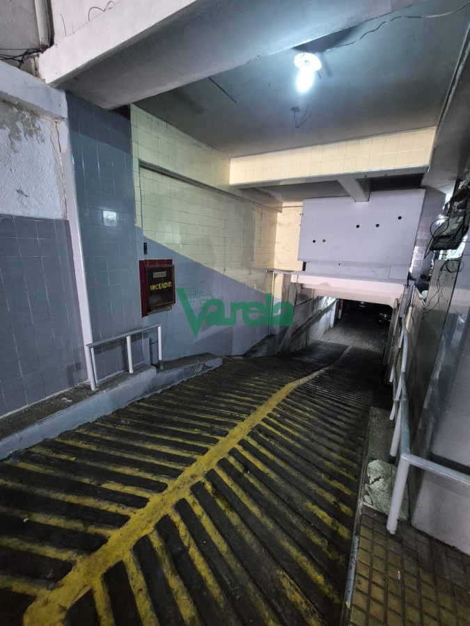 Local Comercial ID.22382 - Venta de parking, local comercial y varios apartamentos