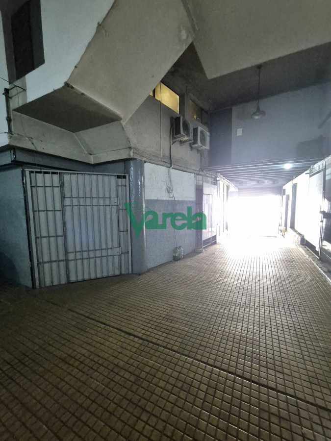Local Comercial ID.22382 - Venta de parking, local comercial y varios apartamentos