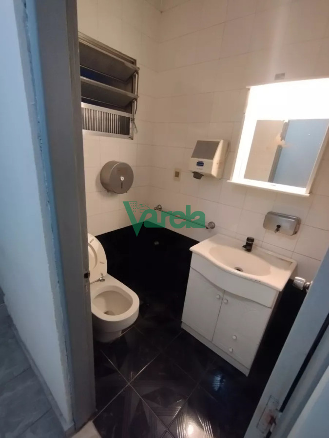 Local Comercial ID.22449 - Local en alquiler Cordon 3 plantas, gran deposito o varios rubros