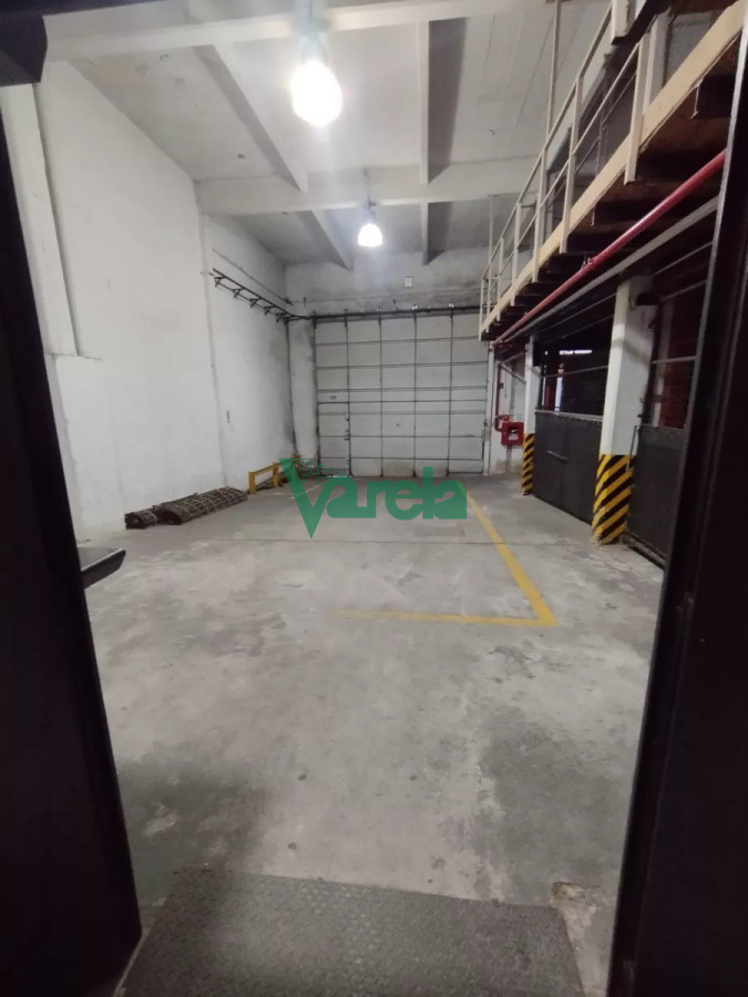 Local Comercial ID.22449 - Local en alquiler Cordon 3 plantas, gran deposito o varios rubros