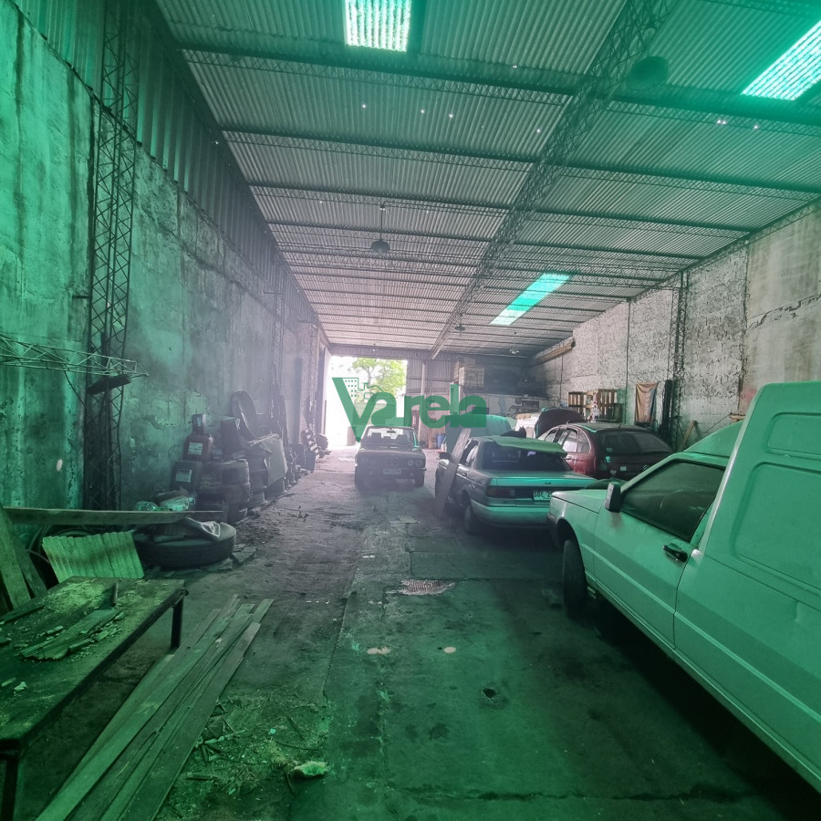 Local Comercial ID.22018 - Venta de galpon con casa de 2 dorm Camino Maldonado a metros