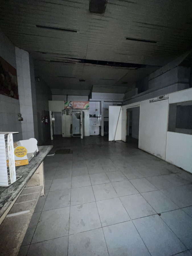 venta local comercial con deposito y oficina sobre con renta