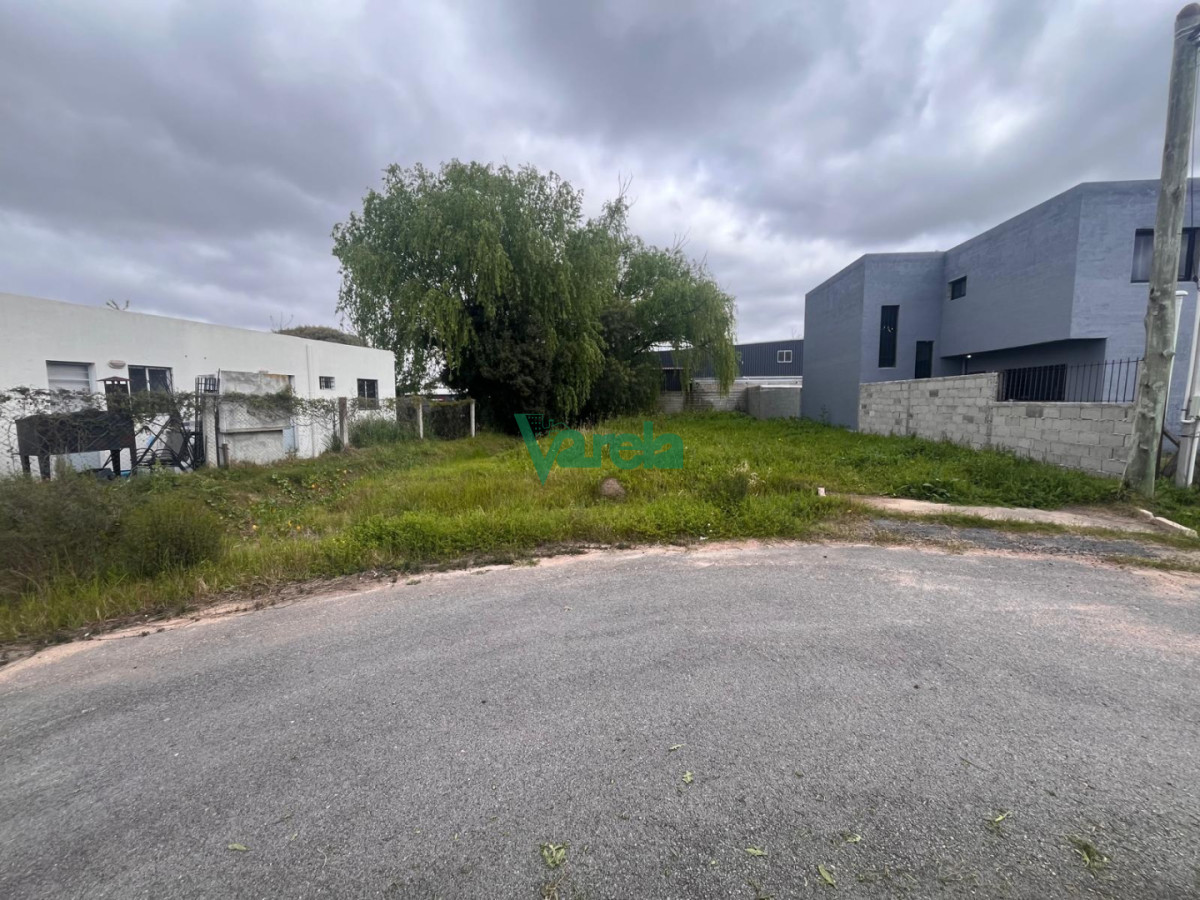 Terreno ID.21150 - Venta de terrenos en Lagomar Nuevo Barrio proximo Shopping