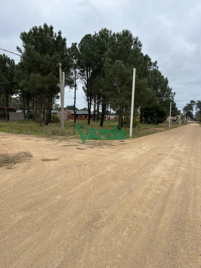 Terreno ID.21937 - Venta Terreno Solymarr, entrega $ 200.000 más comisión, más cuotas de 16 UR de 400 m2