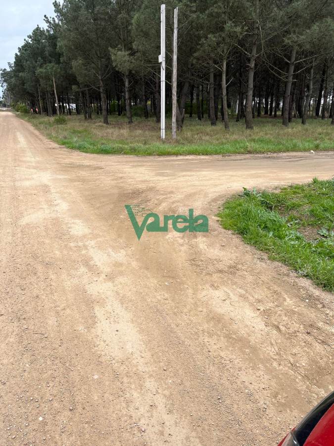 Terreno ID.21937 - Venta Terreno Solymarr, entrega $ 200.000 más comisión, más cuotas de 16 UR de 400 m2