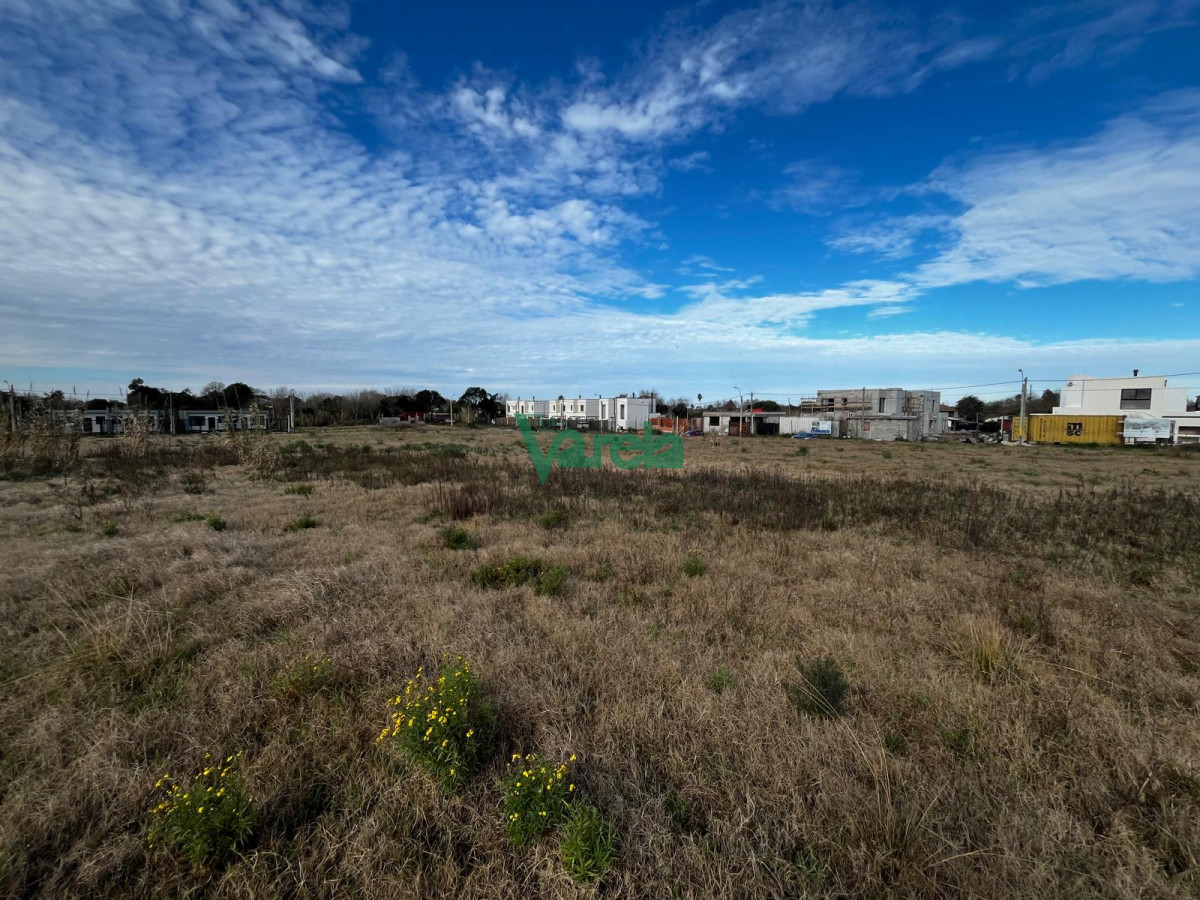 Terreno ID.22323 - Venta terreno lagomar , saneamiento . Ideal desarrollador .