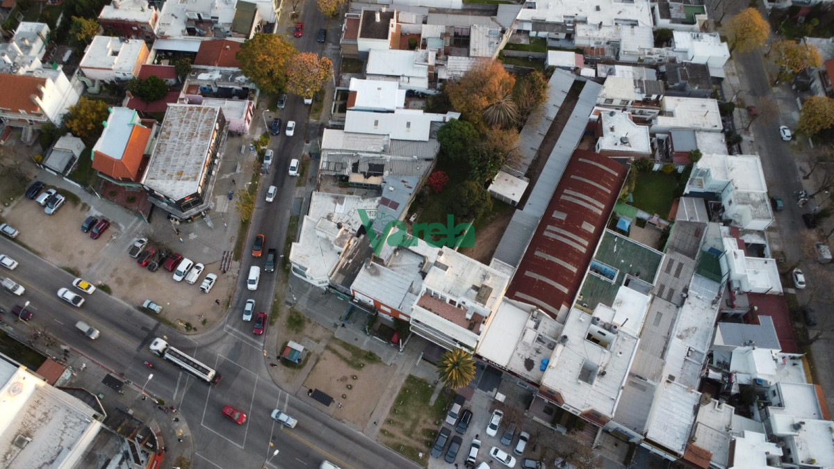 Terreno ID.22636 - Venta Terreno Unico Sobre Avenida La blanqueada Inversion Con Altura