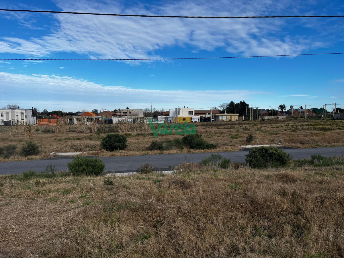 Terreno ID.22323 - Venta terreno lagomar , saneamiento . Ideal desarrollador .
