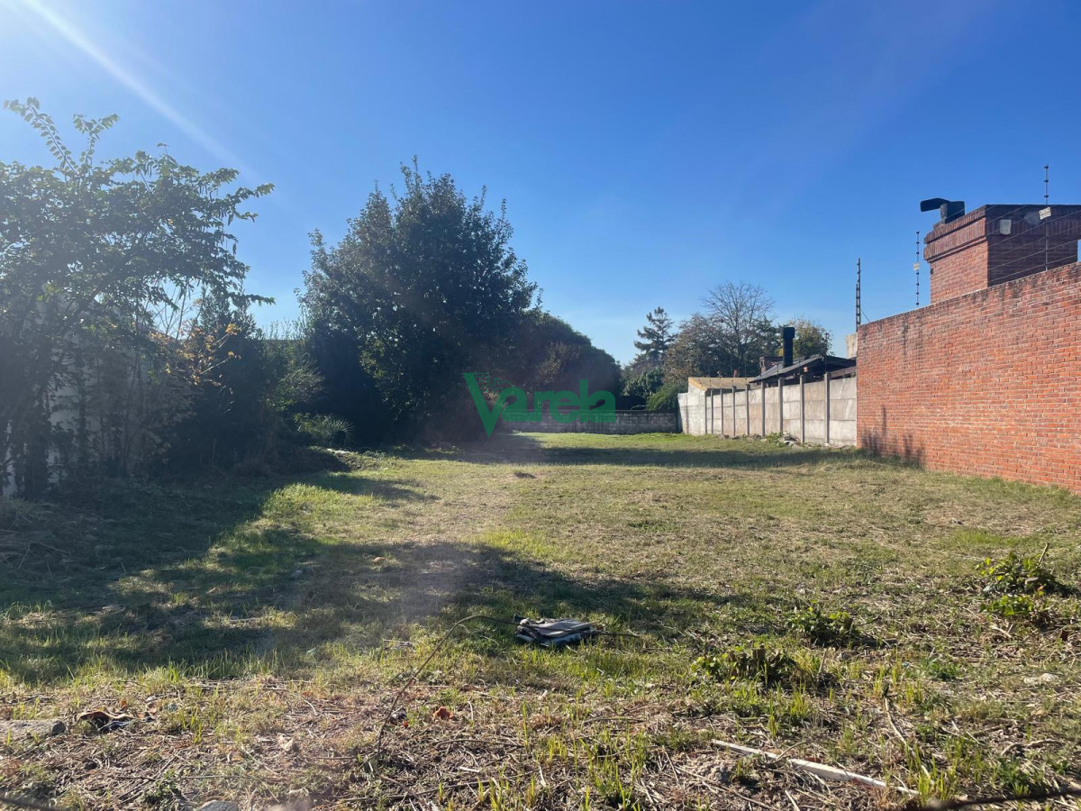 Terreno ID.22609 - Venta Terreno, Carrasco Norte, 680m2 con 35% de F.O.S y 9 m de altura