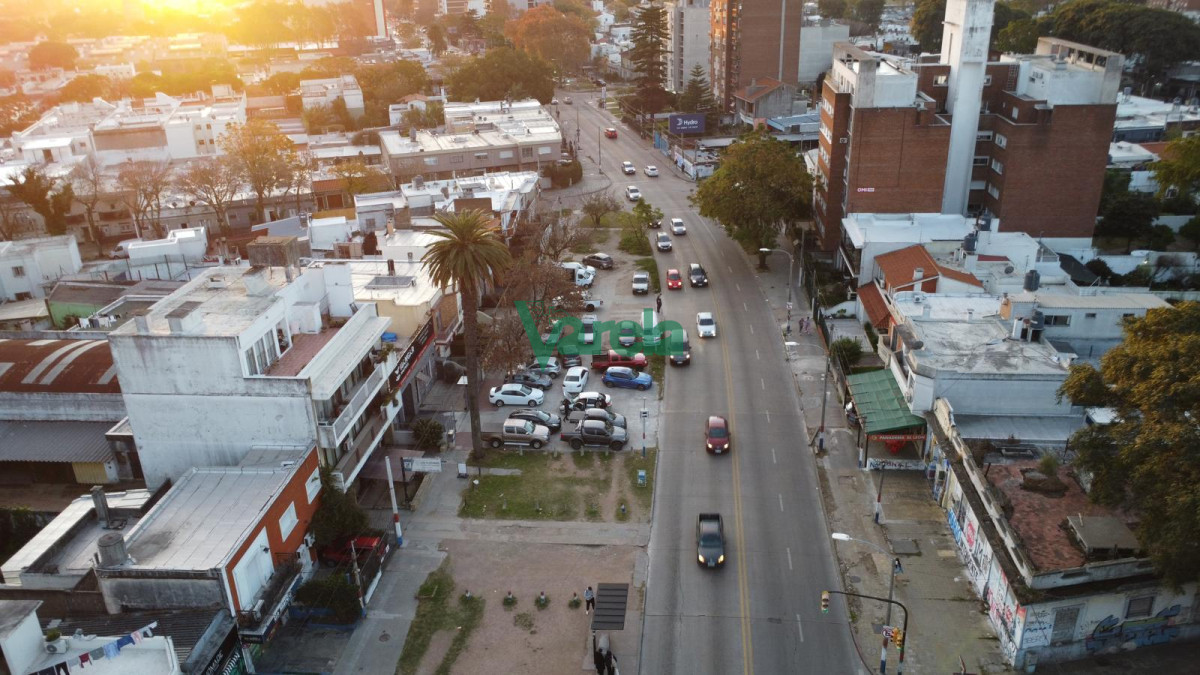 Terreno ID.22636 - Venta Terreno Unico Sobre Avenida La blanqueada Inversion Con Altura