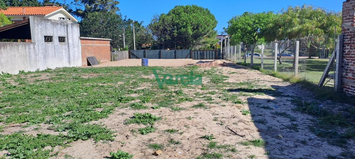 Terreno ID.22064 - Venta deTerreno en Atlantida a pocos metros de playa, sobre Avenida.