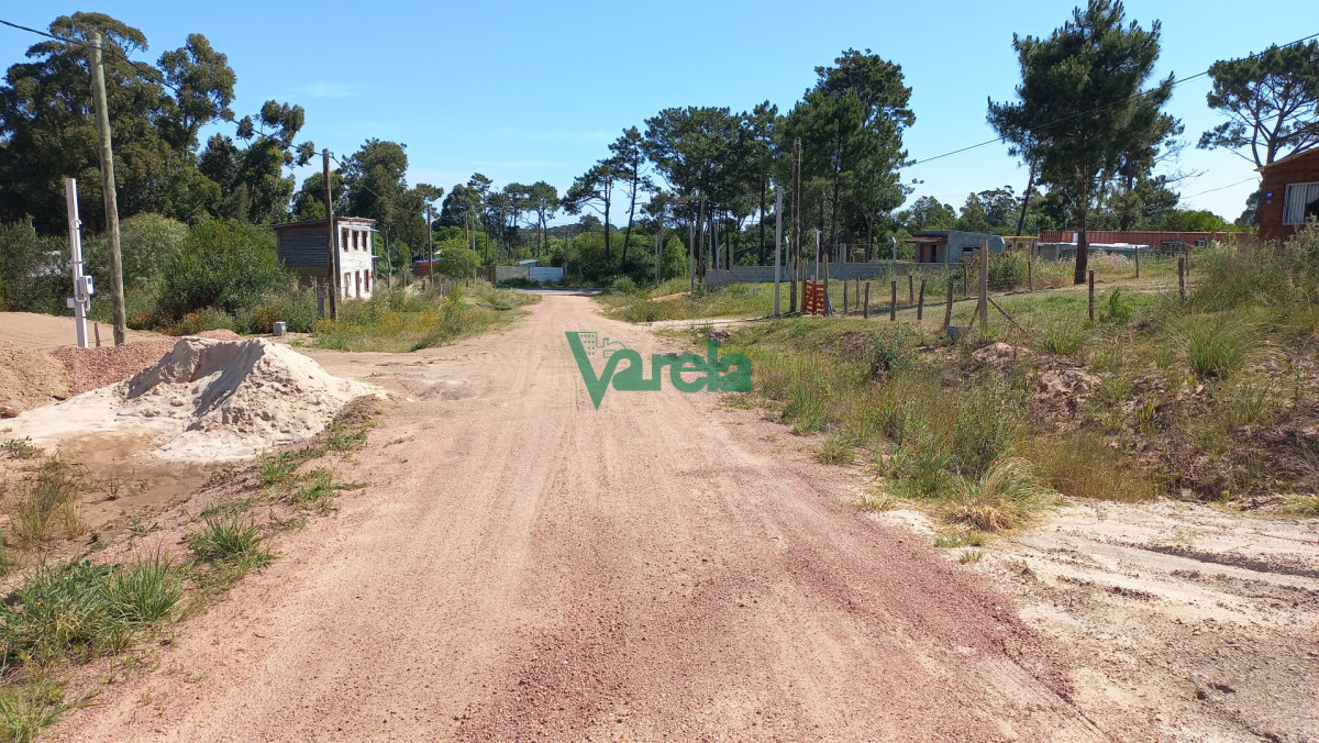 Terreno ID.23178 - U$S 22.000 + cuotas de 14 UR venta de terreno esquina Neptunia Sur