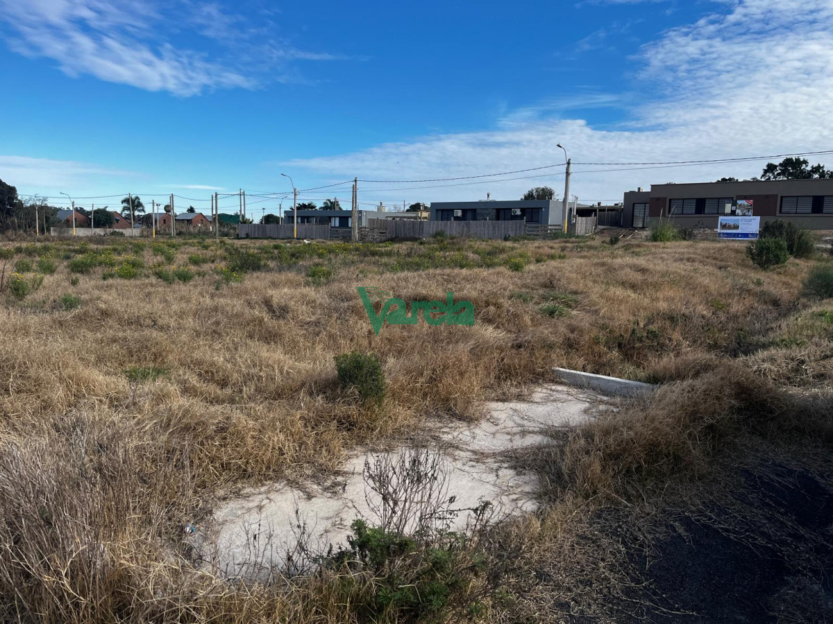 Terreno ID.22323 - Venta terreno lagomar , saneamiento . Ideal desarrollador .