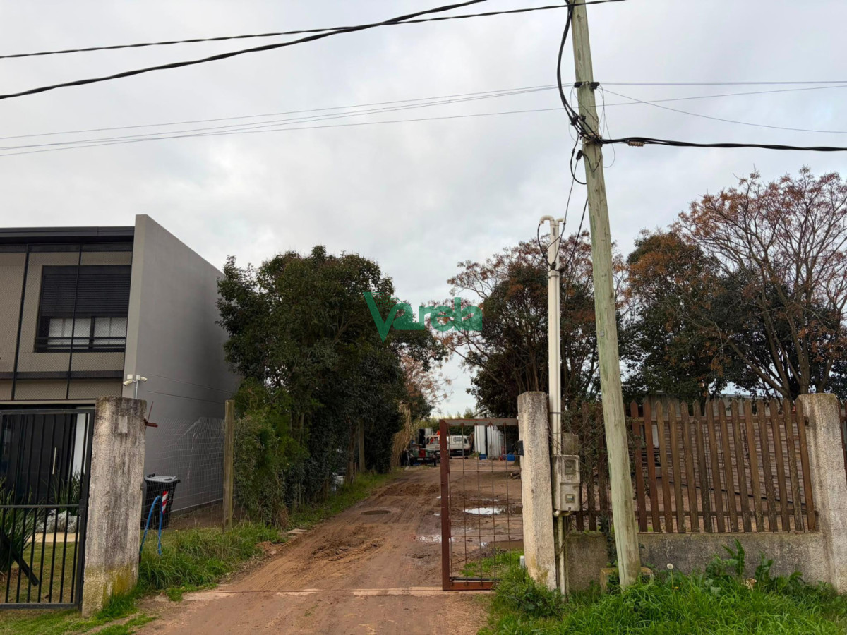 Terreno ID.23138 - Terreno en venta en San Jos{e de Carrasco 2200 m2 con casa y galpón