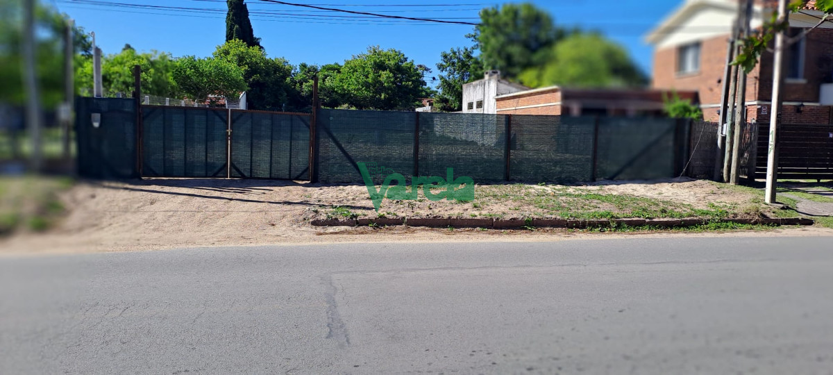 Terreno ID.22064 - Venta deTerreno en Atlantida a pocos metros de playa, sobre Avenida.