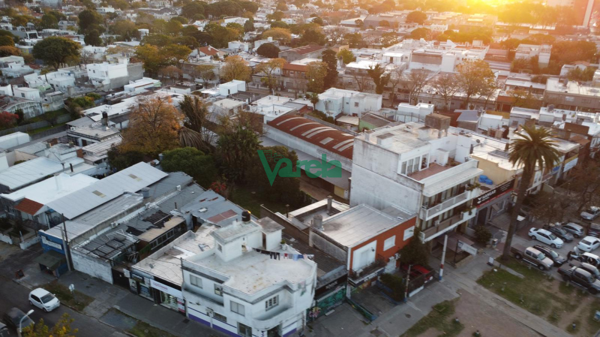Terreno ID.22636 - Venta Terreno Unico Sobre Avenida La blanqueada Inversion Con Altura