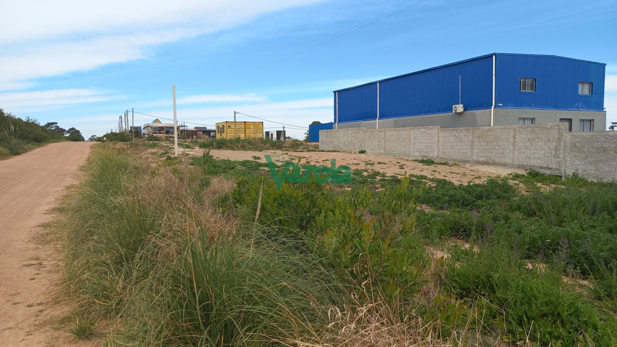 Terreno ID.23178 - U$S 22.000 + cuotas de 14 UR venta de terreno esquina Neptunia Sur