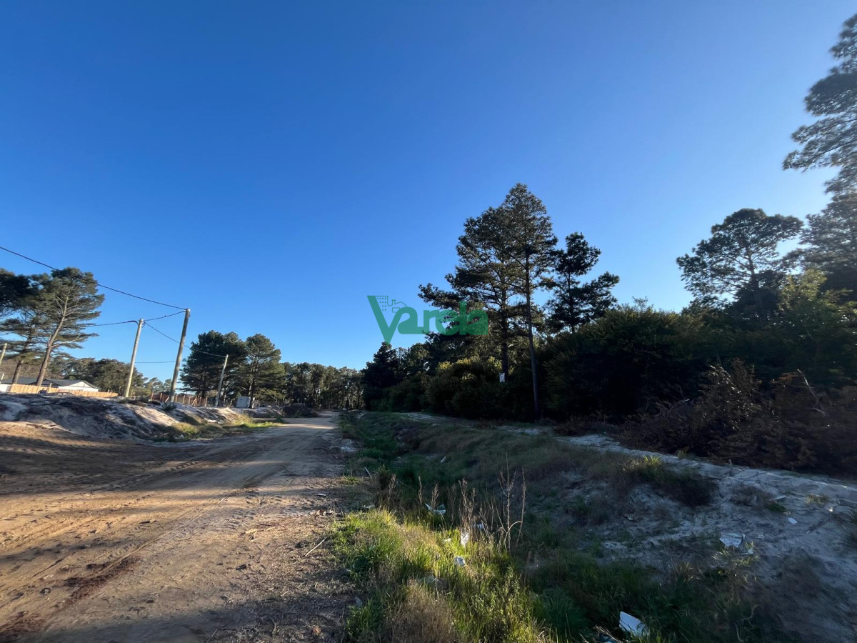 Terreno ID.22355 - Venta terreno Montes de Solymar, U$S 20.000 de entrega más cuotas de 14 U.R. 