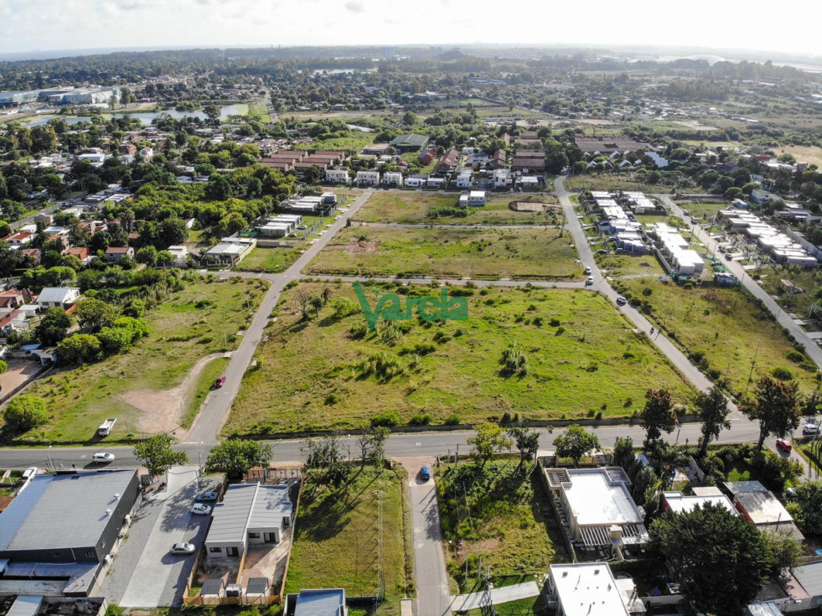 Terreno ID.22323 - Venta terreno Lagomar, saneamiento. Ideal desarrollador.