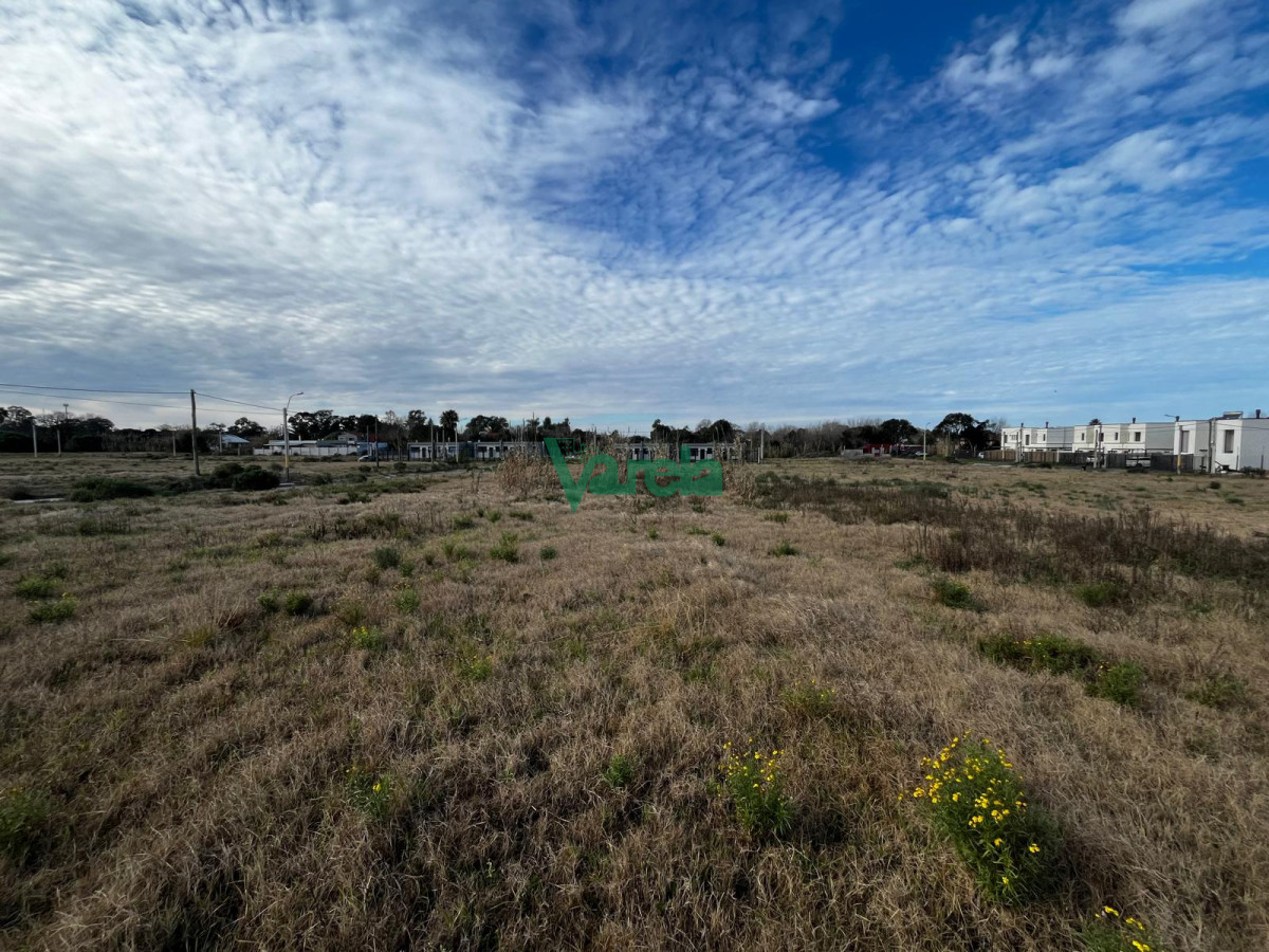 Terreno ID.22323 - Venta terreno lagomar , saneamiento . Ideal desarrollador .
