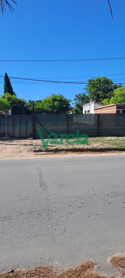 Terreno ID.22064 - Venta deTerreno en Atlantida a pocos metros de playa, sobre Avenida.