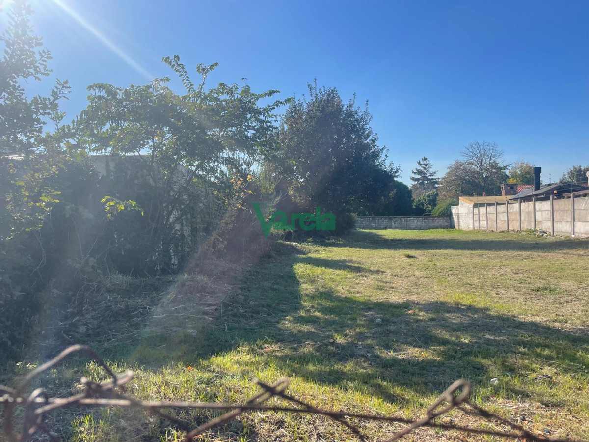 Terreno ID.22609 - Venta Terreno, Carrasco Norte, 680m2 con 35% de F.O.S y 9 m de altura