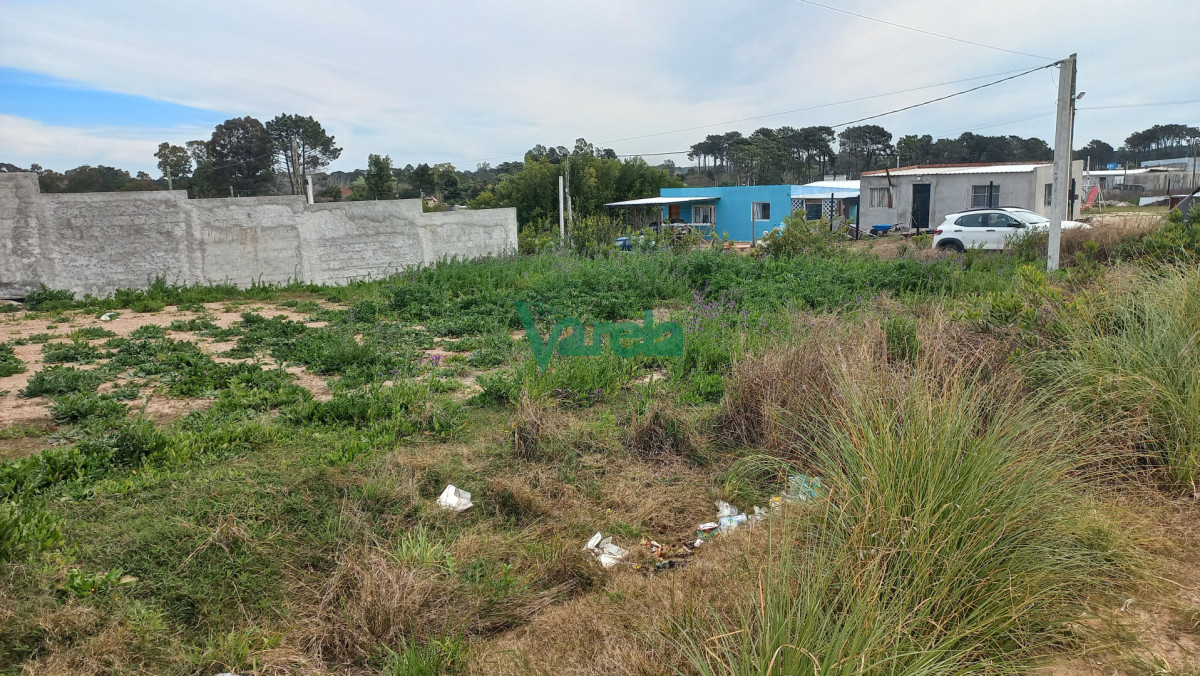 Terreno ID.23178 - U$S 22.000 + cuotas de 14 UR venta de terreno esquina Neptunia Sur