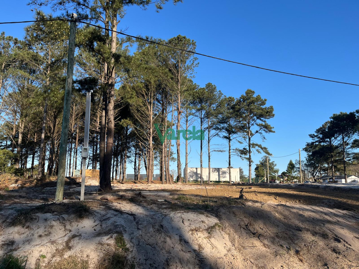 Terreno ID.22355 - Venta terreno Montes de Solymar, U$S 20.000 de entrega más cuotas de 14 U.R. 