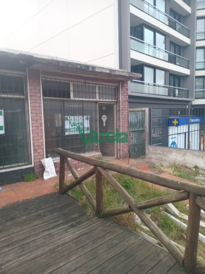 Terreno ID.22639 - Venta de terreno en Buceo, con altura, sobre Rivera esquina Comercio