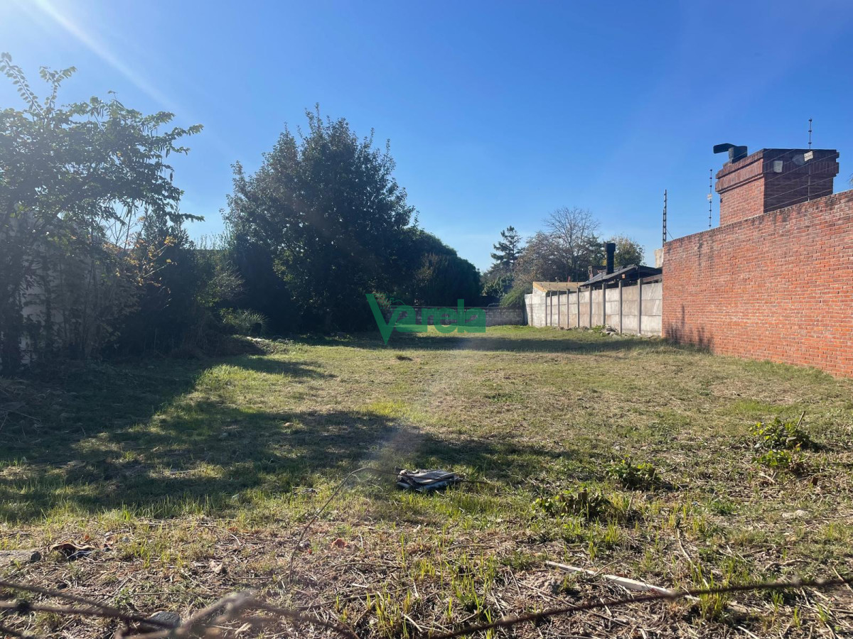 Terreno ID.22609 - Venta Terreno, Carrasco Norte, 680m2 con 35% de F.O.S y 9 m de altura