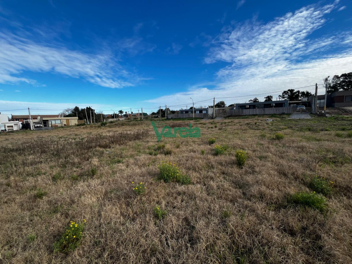 Terreno ID.22323 - Venta terreno lagomar , saneamiento . Ideal desarrollador .