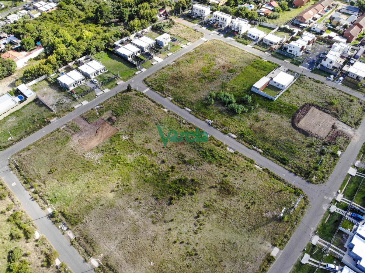 Terreno ID.22323 - Venta terreno Lagomar, saneamiento. Ideal desarrollador.