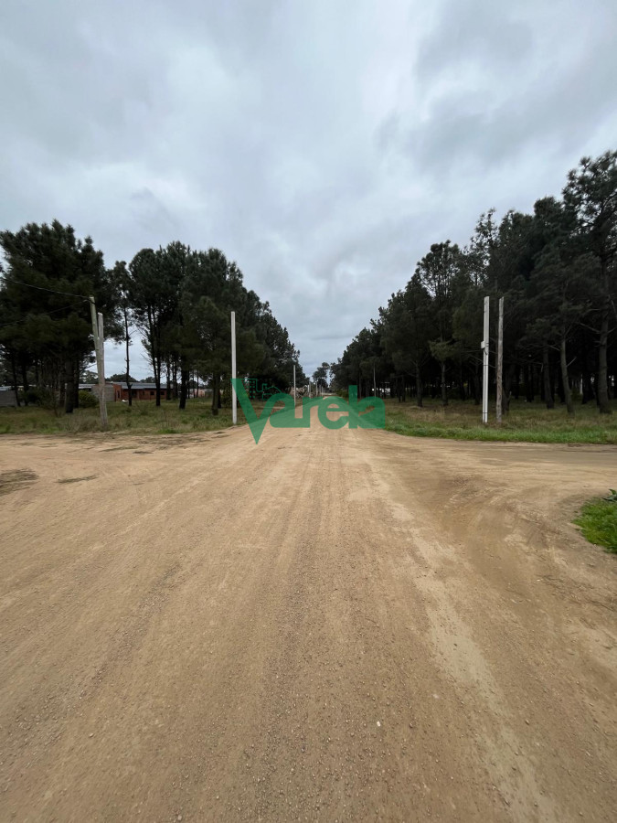 Terreno ID.21937 - Venta Terreno Solymarr, entrega $ 200.000 más comisión, más cuotas de 16 UR de 400 m2