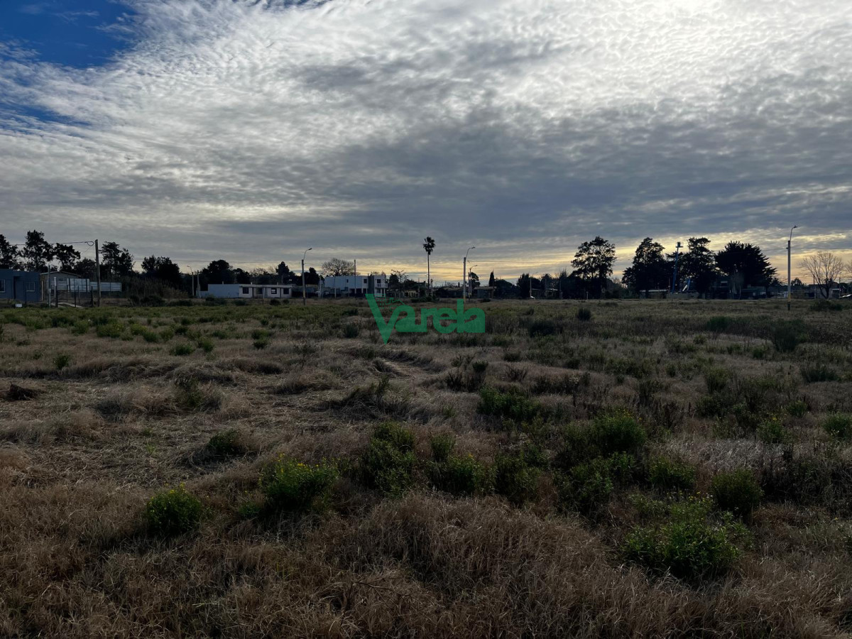 Terreno ID.22323 - Venta terreno lagomar , saneamiento . Ideal desarrollador .