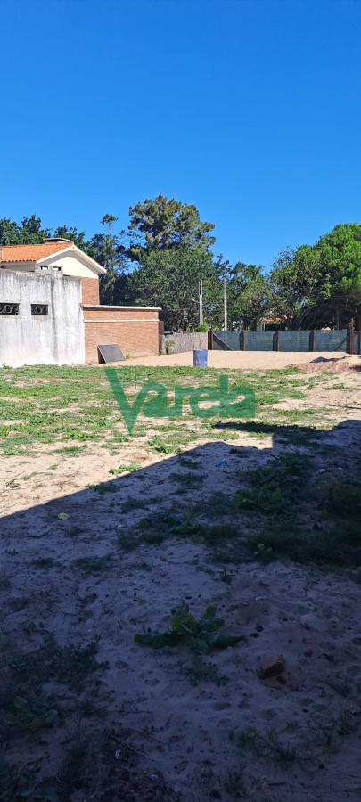 Terreno ID.22064 - Venta deTerreno en Atlantida a pocos metros de playa, sobre Avenida.