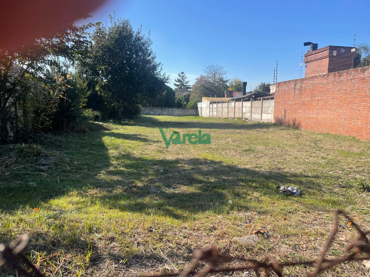Terreno ID.22609 - Venta Terreno, Carrasco Norte, 680m2 con 35% de F.O.S y 9 m de altura