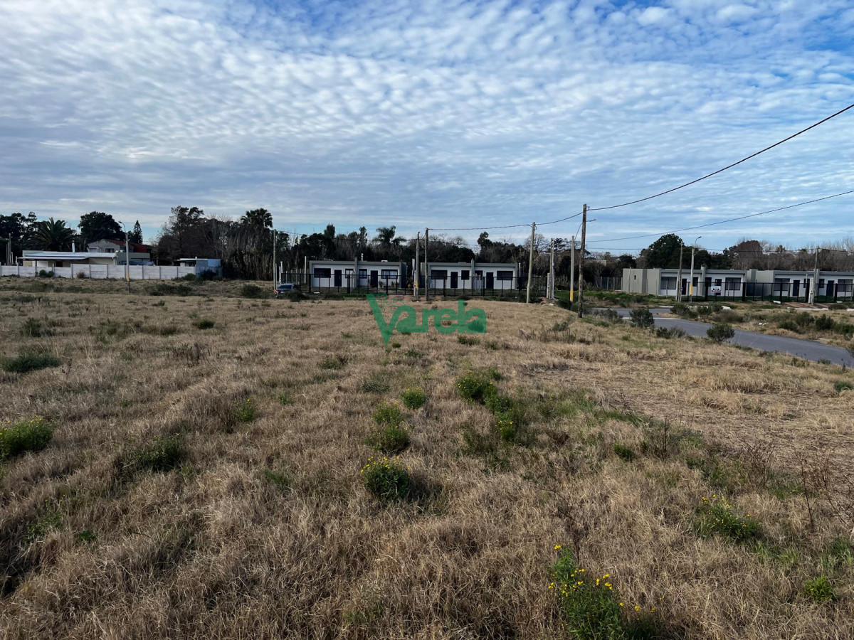 Terreno ID.22323 - Venta terreno lagomar , saneamiento . Ideal desarrollador .