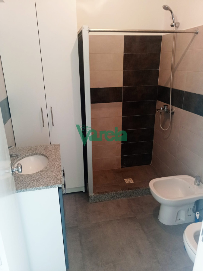 Apartamento ID.21857 - Alquiler apartamento, 2 dormitorios, de estilo, a nuevo, gge, a metros Rambla!!!!