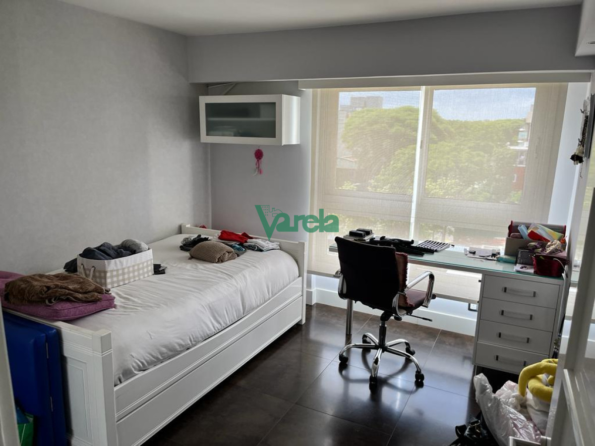 Apartamento ID.21603 - Alquiler apto  Rambla Puertito del Buceo, 3 dorm, serv. piscna y 4 gges, con muebles