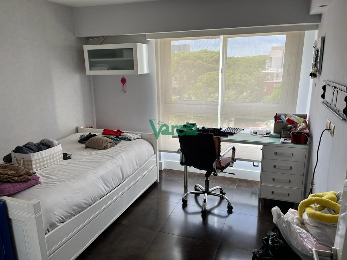 Apartamento ID.21603 - Alquiler apto  Rambla Puertito del Buceo, 3 dorm, serv. piscna y 4 gges, con muebles