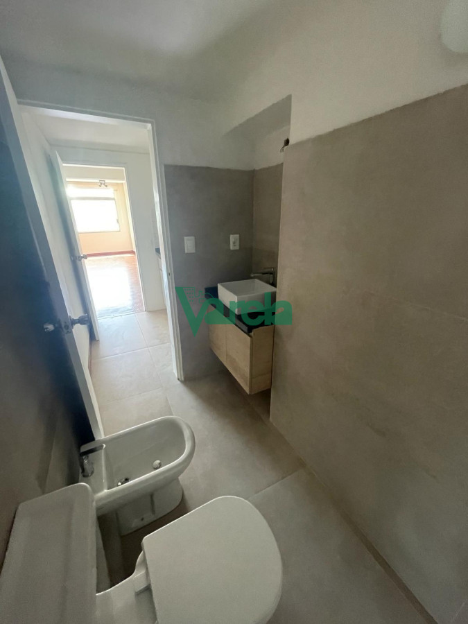 Oficina ID.22248 - VENTA Oficina, Cuidad Vieja,75 m2 ,baño, cocina, luminosa, todo a nuevo!!!
