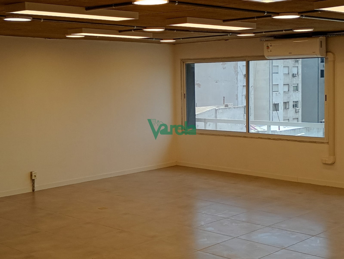 Oficina ID.22935 - Venta gran apto para oficina Cordón casi Bulevard Artigas